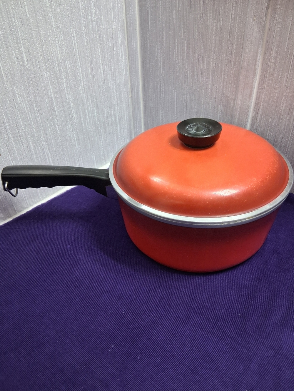 Vintage Club Large Saucepan 3 Qt Poppy Cardinal Red Classic Cookware